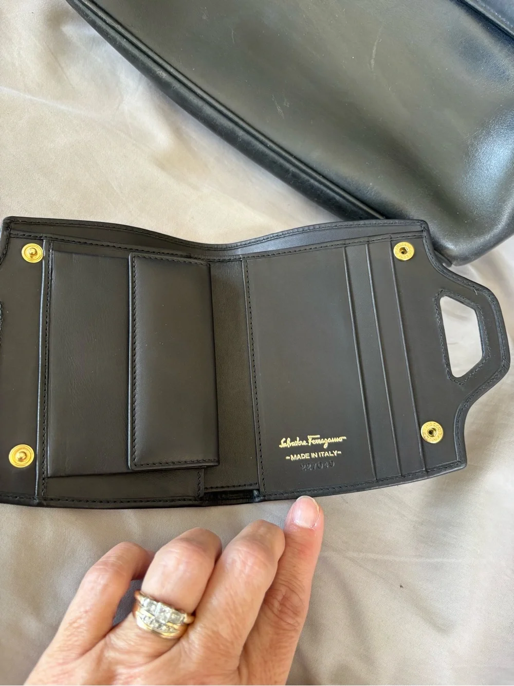 VTG Salvatore Ferragamo Black Leather Flap Bag + Wanda Tri-Fold WalletSET 2items - Picture 4 of 16